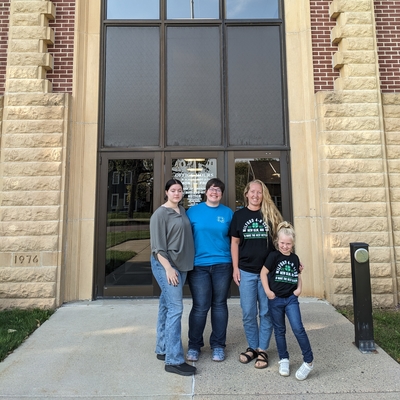 Brown County 4-H volunteer with members outside of the Brown County Courthouse.