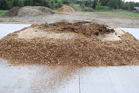 Manure, wood shavings and chips layers