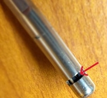 Detail of the humidity probe of the Elitech GSP-6 with a red arrow indicating the probe slot