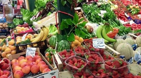 Variety of produce in a grocery store display