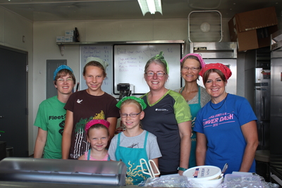 4-H members working in the food booth