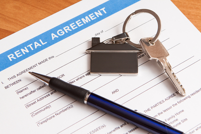 rental agreement, pen and keys